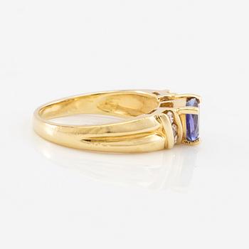 Ring in 18K gold set with a faceted tanzanite and round brilliant-cut diamonds.