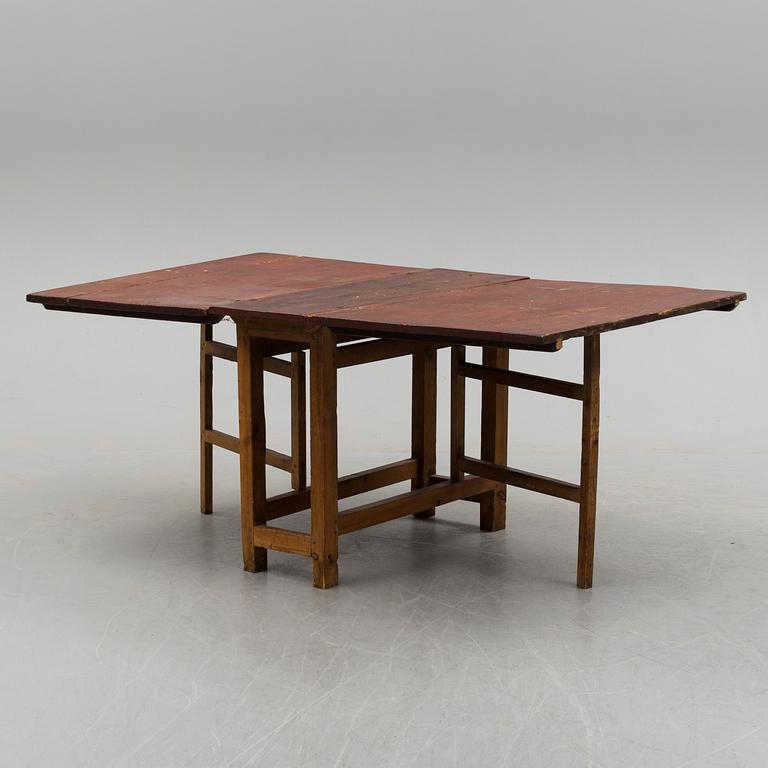 A first half of the 19th century gate leg table.