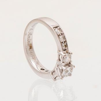 An 18K white gold ring set with round brilliant cut diamonds.