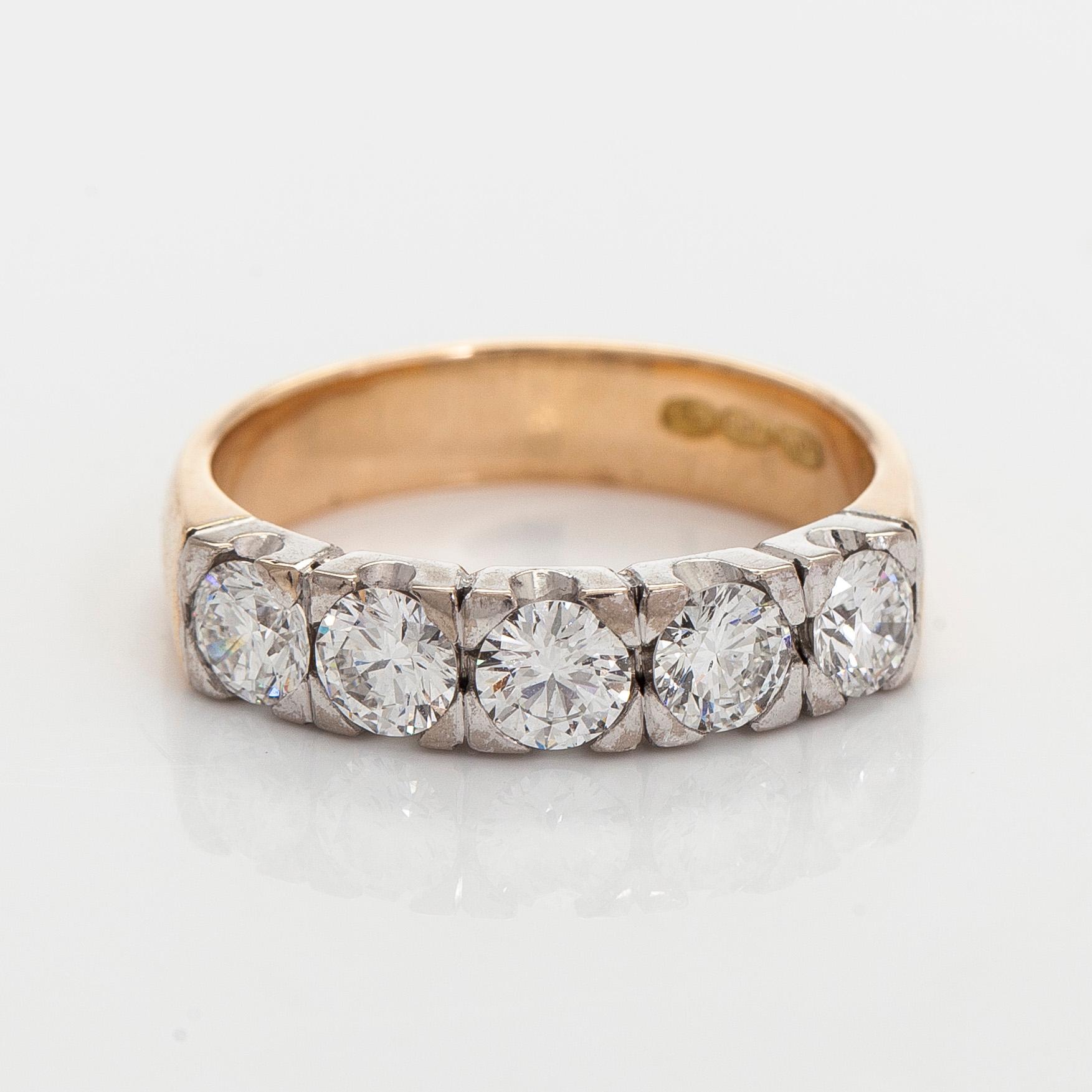 Ring, briljantslipade diamanter, 18K guld, Kultasepät Andreasen 2006.