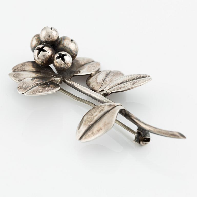 Brosch Gertrud Engel, brosch i form av blomma, silver.