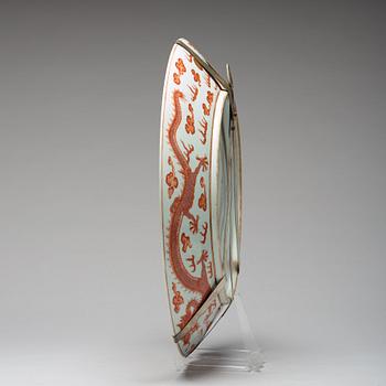 PRAKTFAT, porslin. Qingdynastin, med Guangxus märke och period (1874-1908).