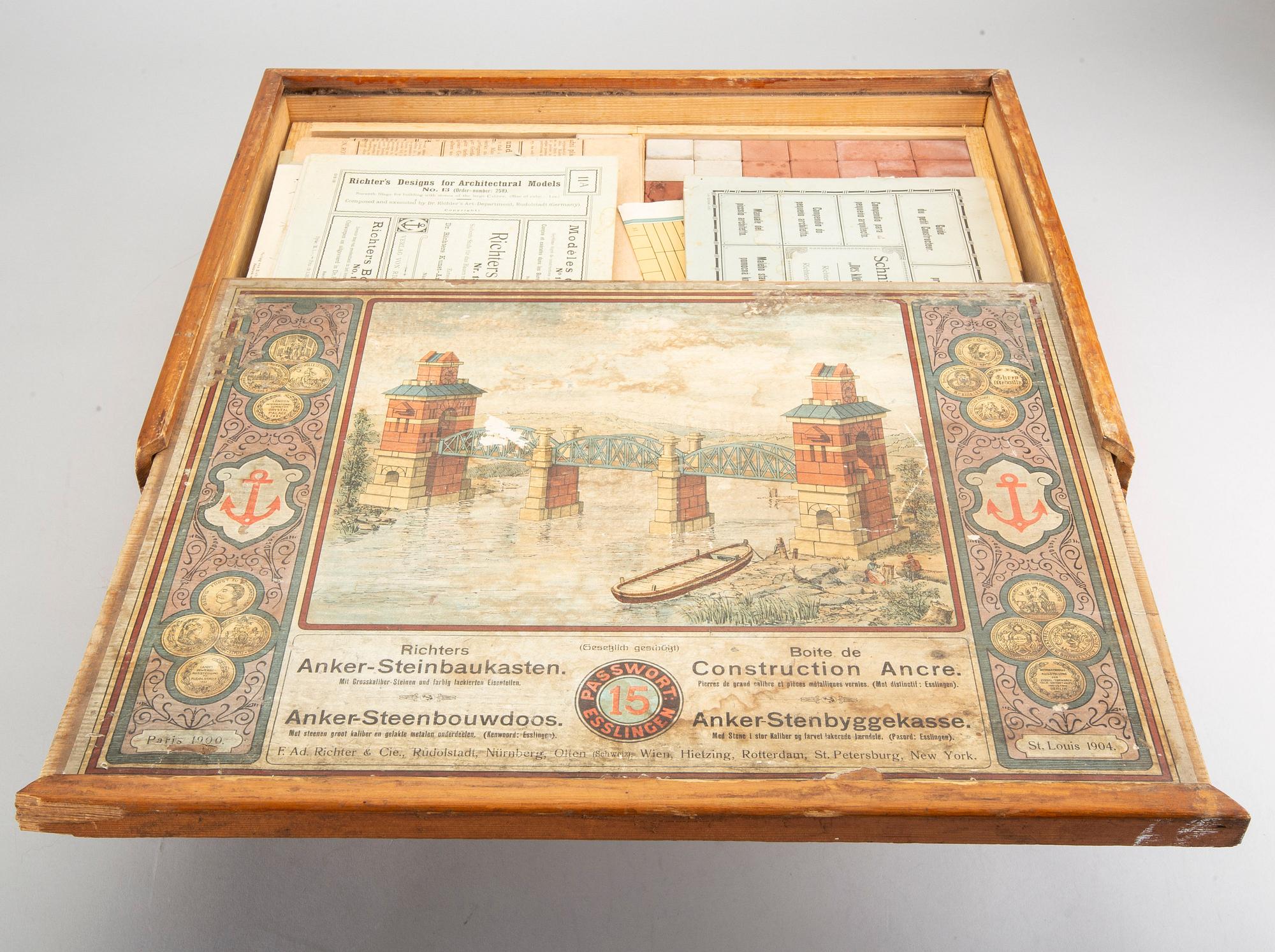 RICKTER´S STONE BUILDING BLOCK SET. EARLY 20TH CENTUARY, GERMANY.