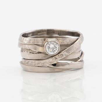 Ring, 18k white gold with brilliant-cut diamond.