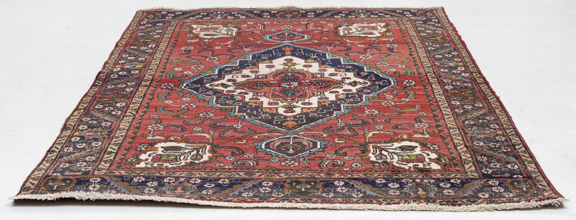 Matta, semiantik Heris/Gorovan, ca 275 x 200 cm.