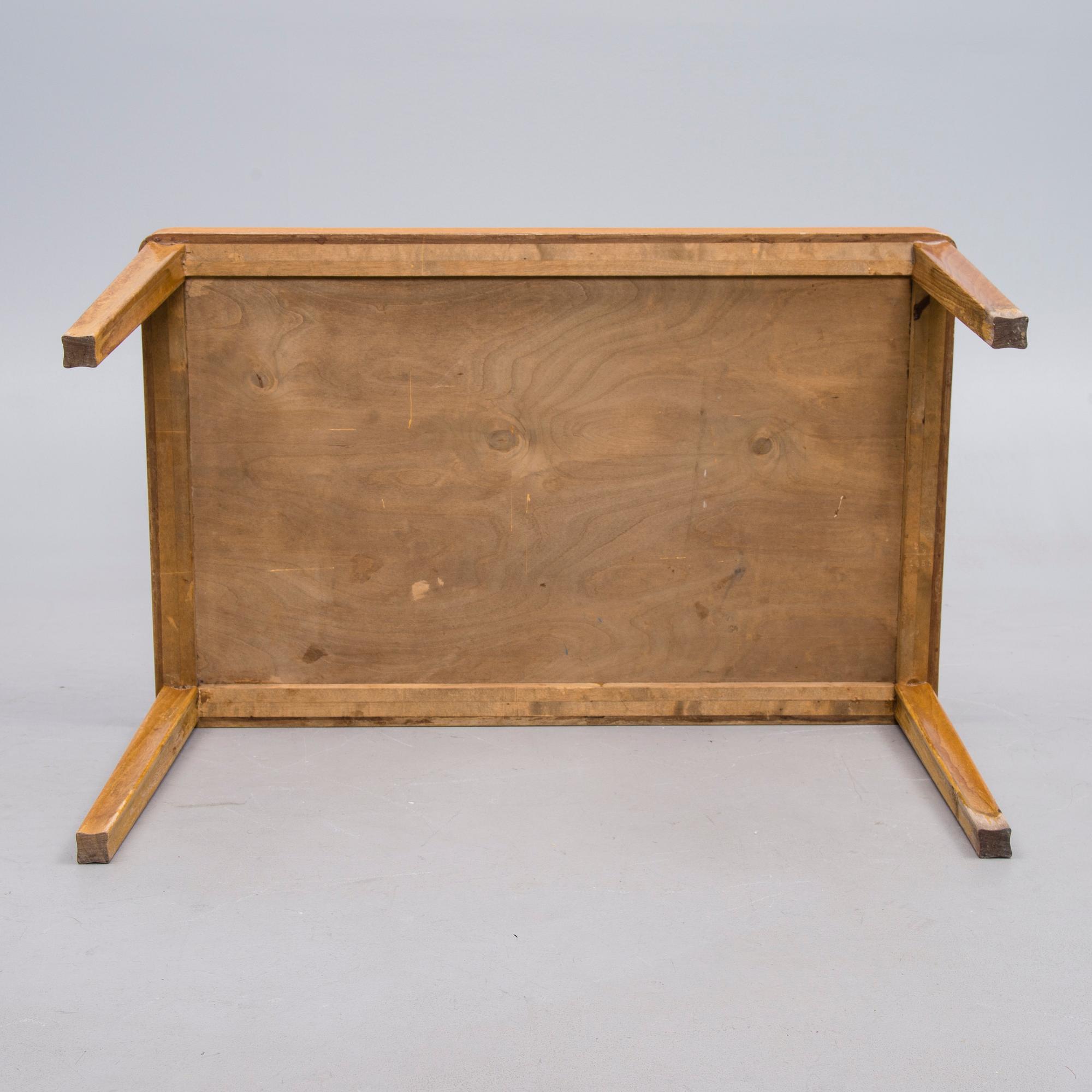 BRICKBORD / BORD, keramikskiva signerad Hilkka-Liisa Ahola, Arabia 1952.