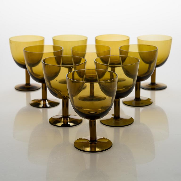 Saara Hopea, a set of 26 drinking glasses 'Veikko' Nuutajärvi Notsjö.