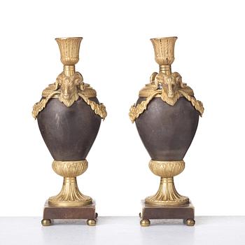 CASOLETTER, för ett ljus, Louis XVI-stil, omkring år 1900.