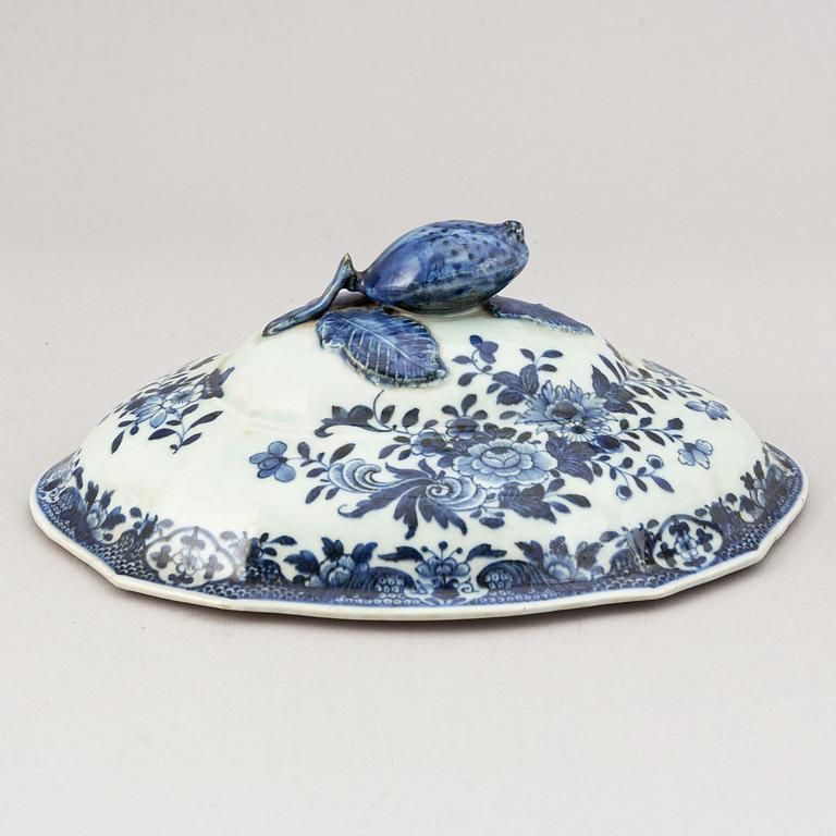 A group of famille rose porcelain, Qing dynasty, 18th Century. (pieces).