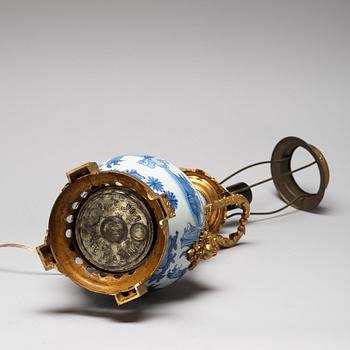 A blue and white Transitional vase, 17th Century.