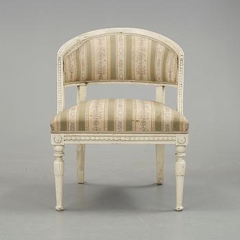 BALJFÅTÖLJ, sengustaviansk stil, 1900-talets första hälft.