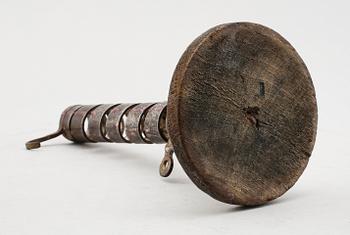 LJUSSTAKE, smide och trä, 1700-tal.