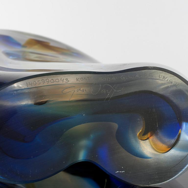 An unique glass sculpture by Göran Wärff, Kosta Boda 1999.