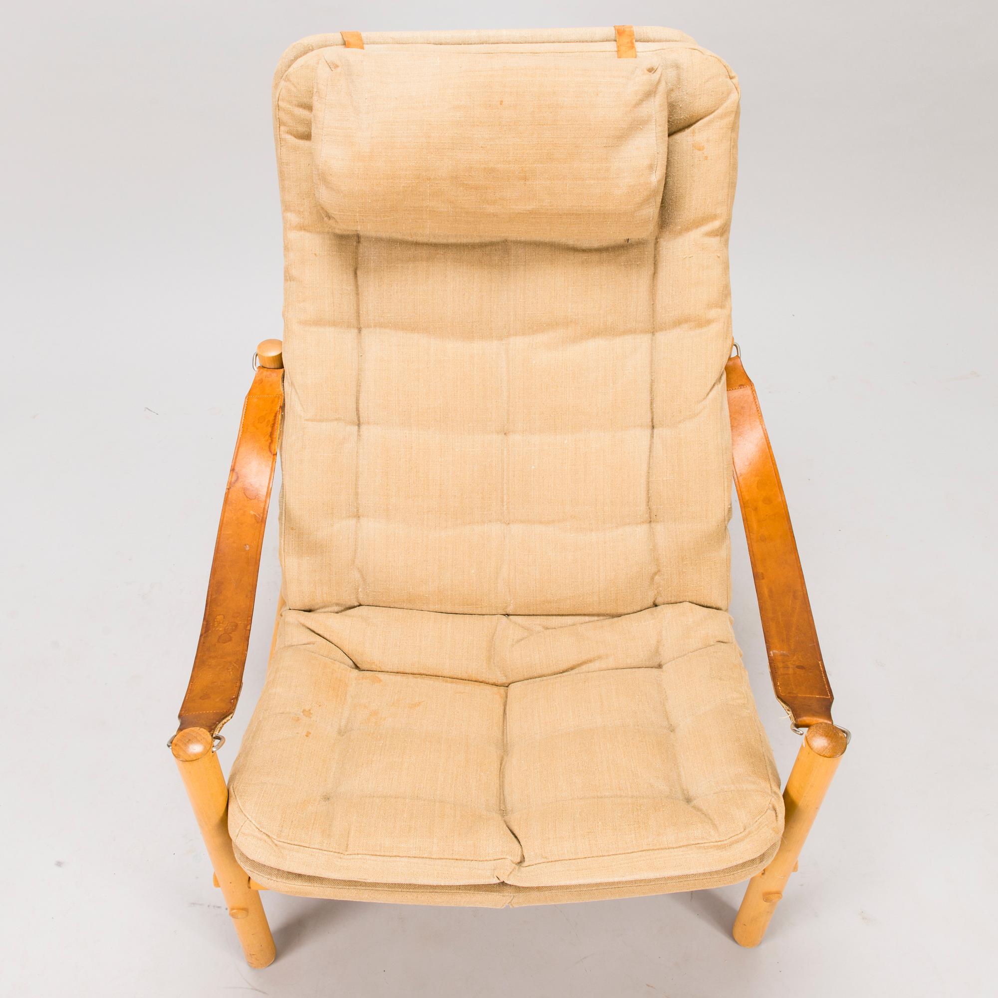BROR BOIJE, A pair of 'Junker' easy chairs and an ottoman for Dux, Sweden, latter half of the 20th Century.
