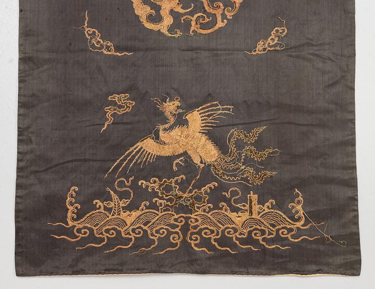 A Chinese emboridered silk chair cover, Qing dynasty, 19th century.