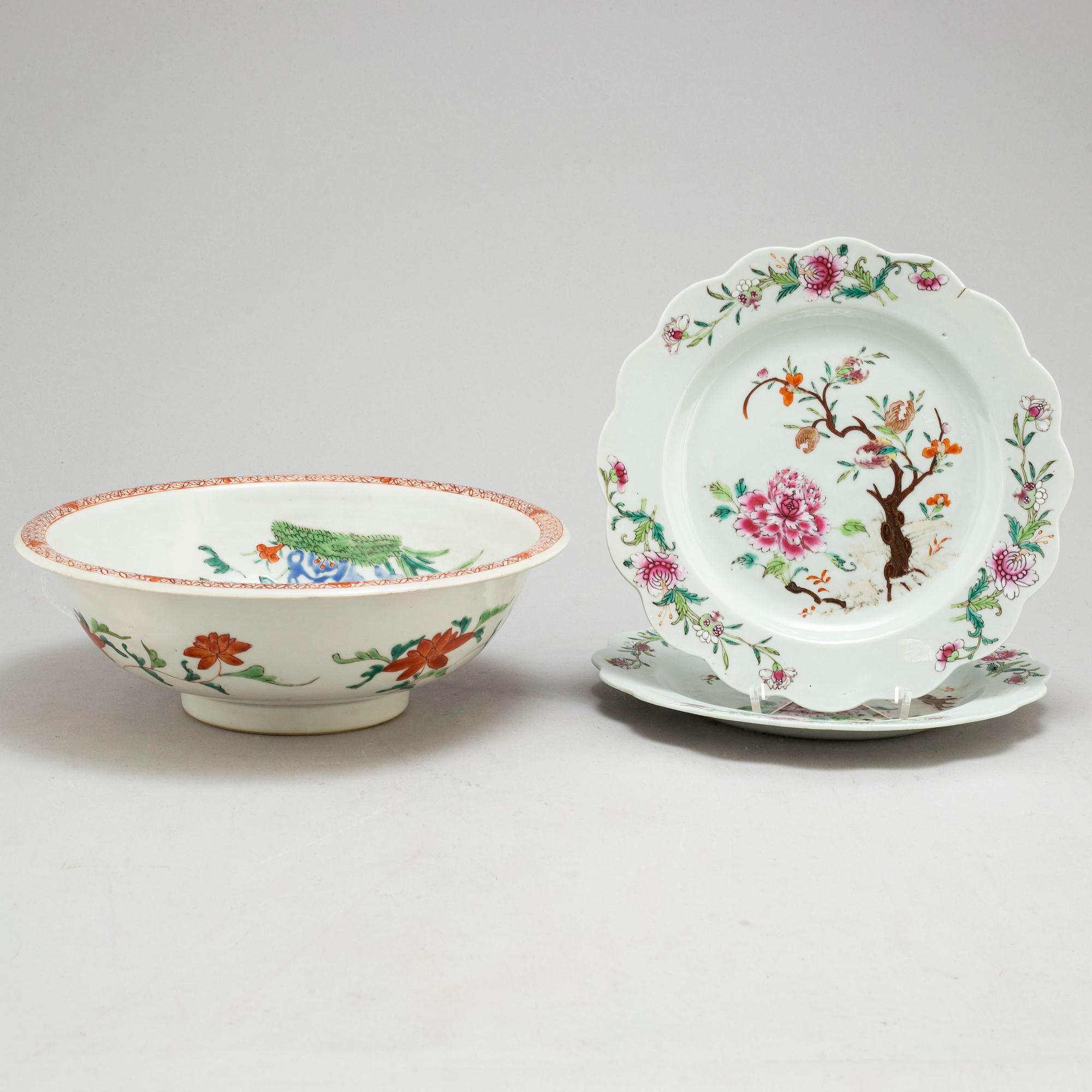 A famille rose export porcelain bowl and a pair of pates, Qing dynasty, 18th century.