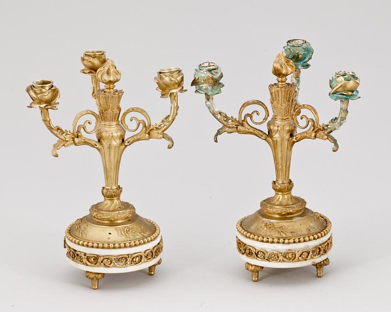 KANDELABRAR, ett par, Louis XVI-stil, 1800-talets slut.