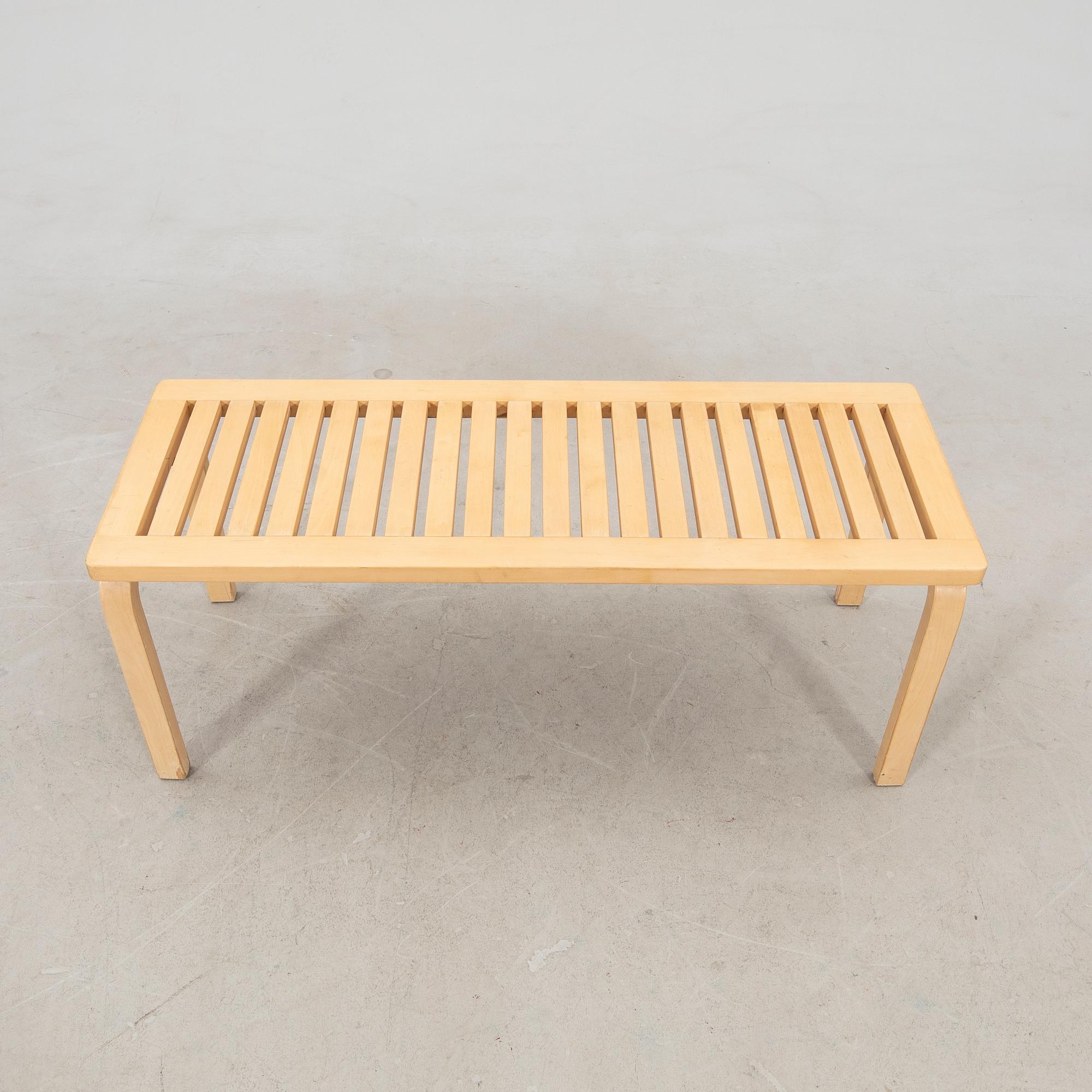 Alvar Aalto bänk 153A, Artek 1970/80-tal.