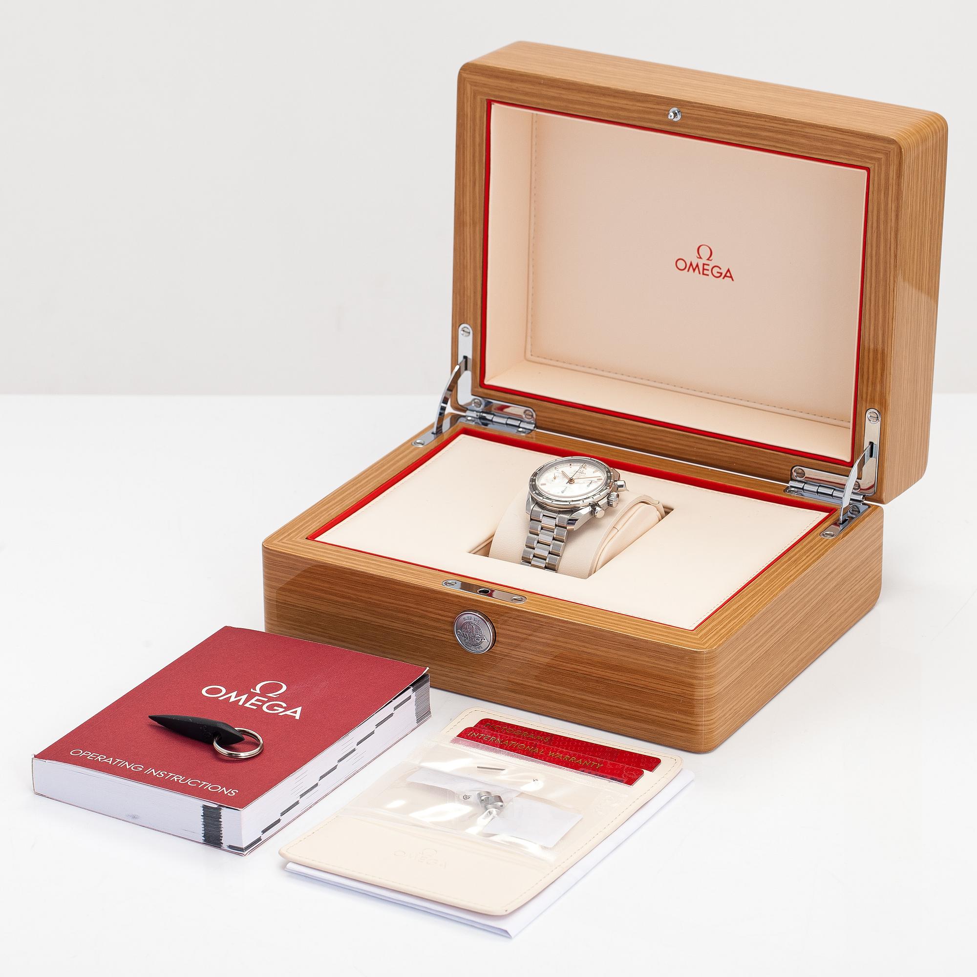 Omega, Speedmaster, co-axial, chronometer, wristwatch, 38 mm.