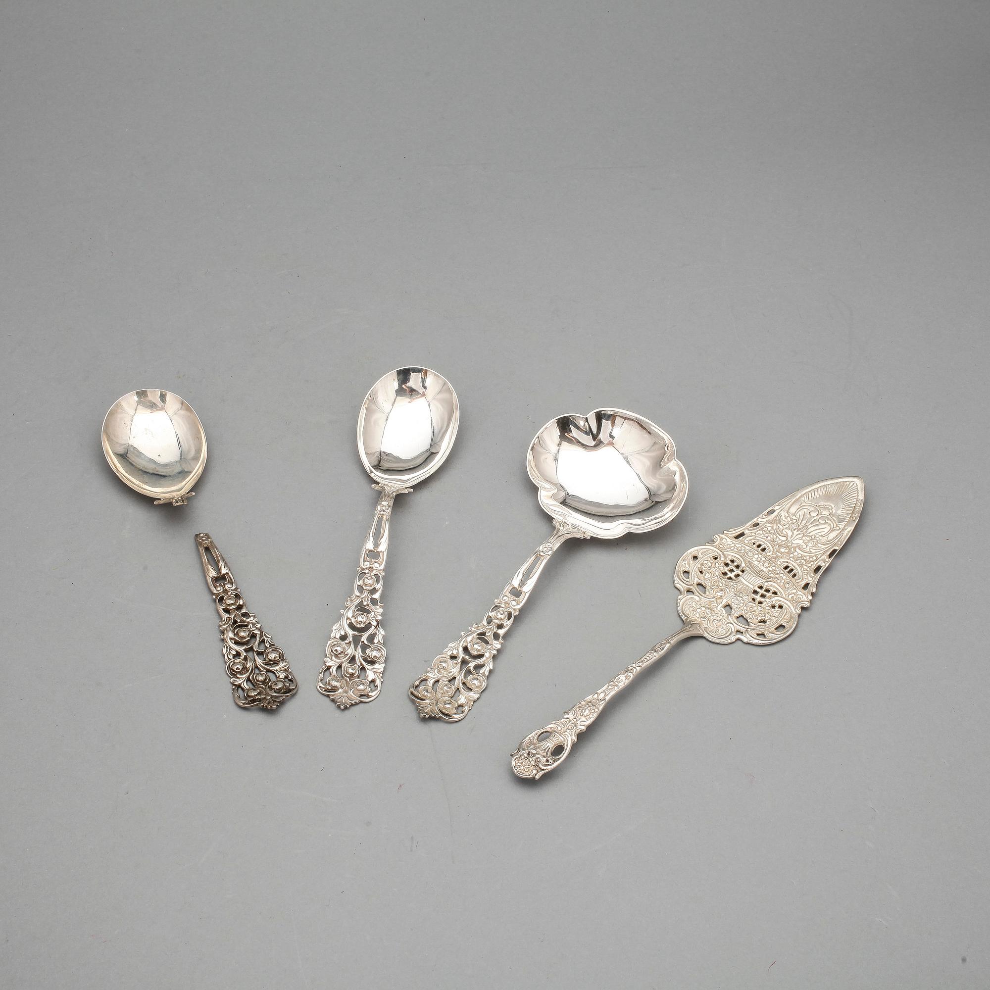 PARTI SILVER, 16 delar, bland annat Gewe Silvervarufabriken, Malmö, 1900-talets första hälft. Vikt ca 320 gram.