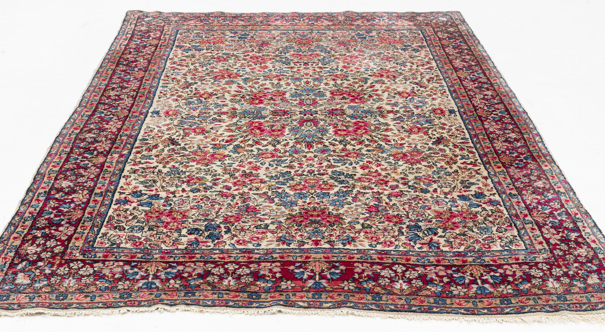 An Oriental carpet, c. 272 x 180 cm.