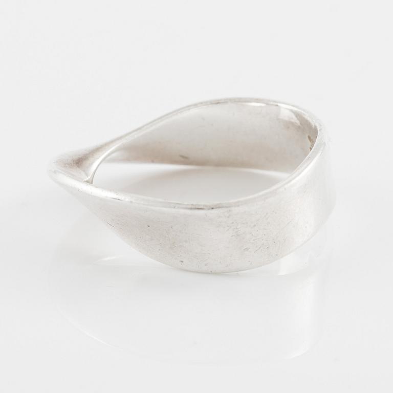 Vivianna Torun Bülow-Hübe, ring "Möbius", sterling silver, for Georg Jensen.