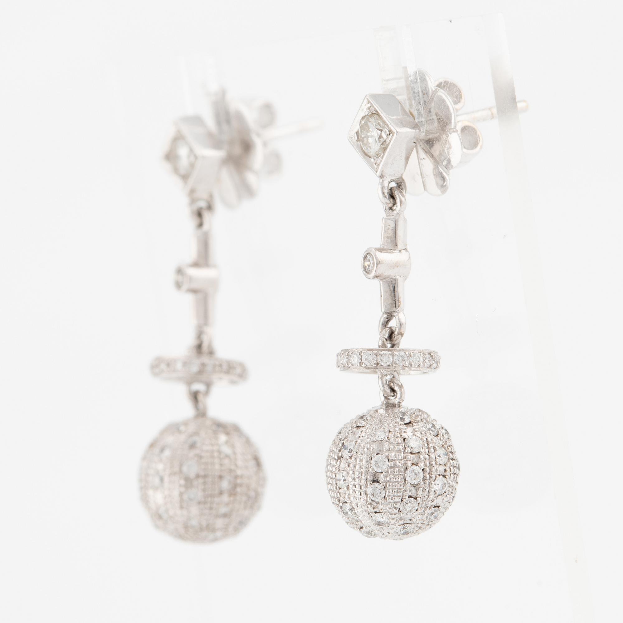 Earrings, 18K white gold with brilliant-cut diamonds.