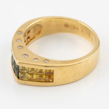 Ring in 18K gold with yellow and green sapphires and round brilliant-cut diamonds.