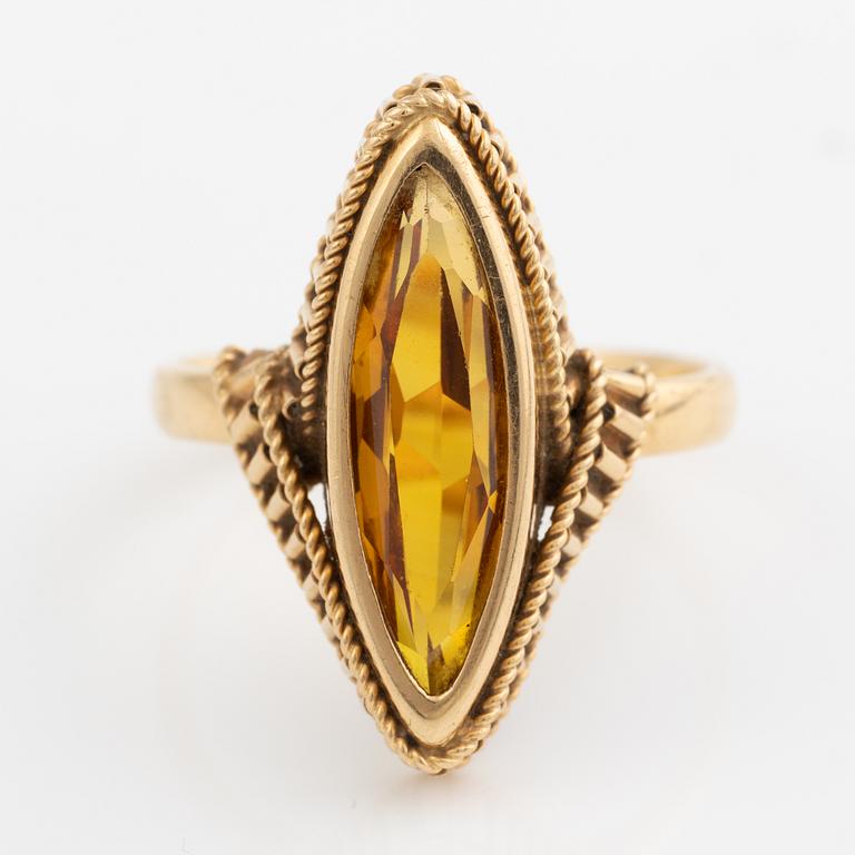Ring,  18K guld med navetteformad citrin.