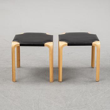 Alvar Aalto, pallar, ett par,  modell "X601", Artek, 1900-talets andra hälft.