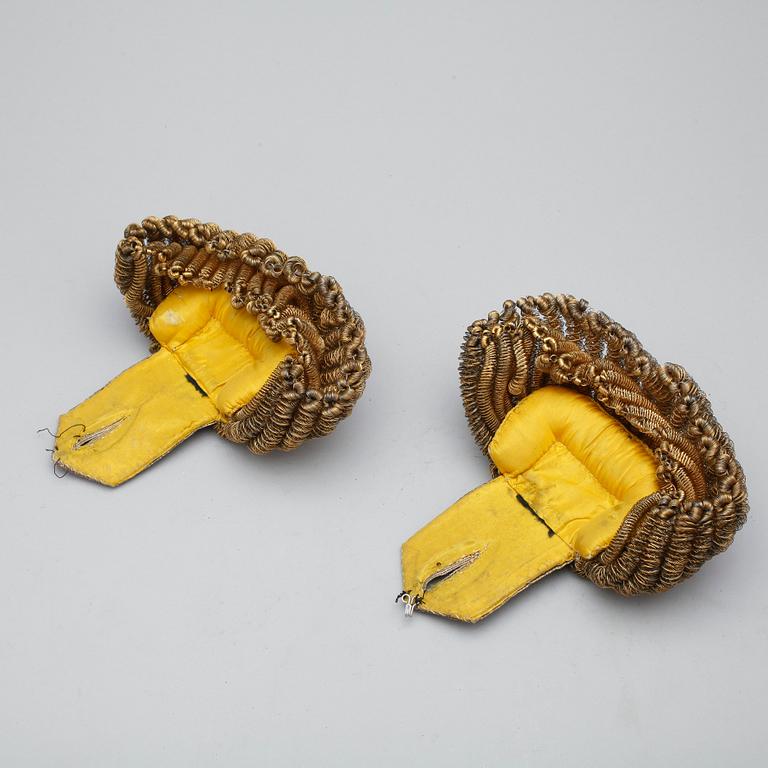 PARTI MILITARIA, 7 delar, Sverige 1800-tal.