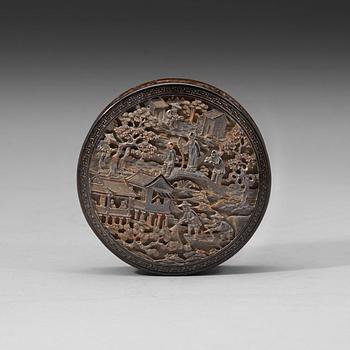 37. A tutoiseshell carved box with cover, Qing dynasty, 19th Century.