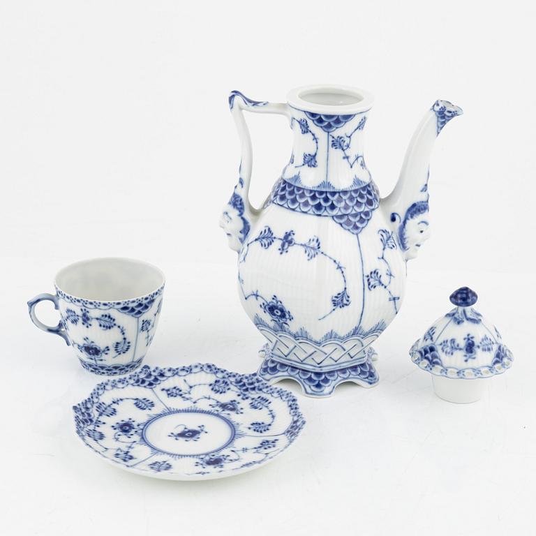 Royal Copenhagen, 4 porcelain pieces of 'Musselmalet', Denmark.