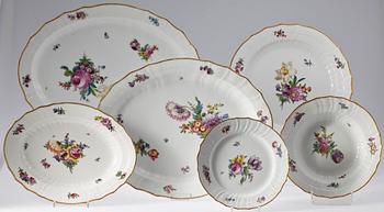 SERVISDELAR, 27 st, porslin."Sachsisk blomst",  Kunglig dansk.