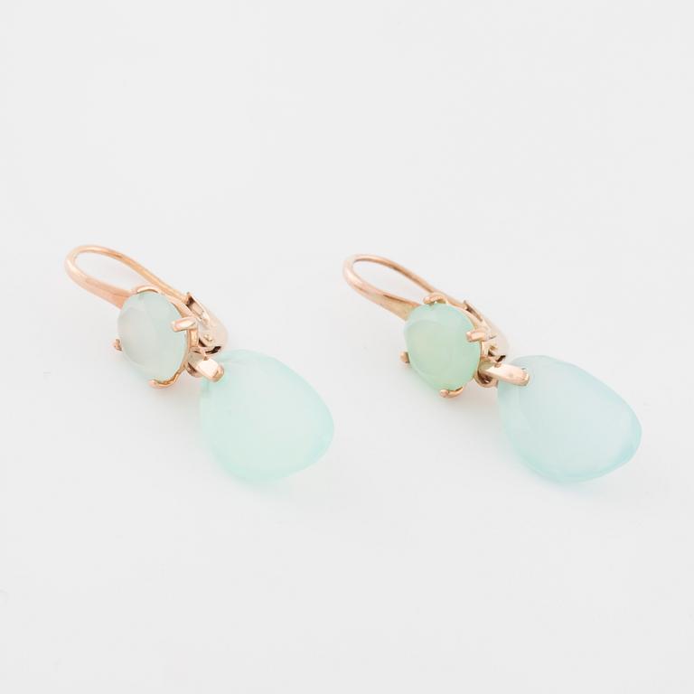 A pair of chalcedony earrings.