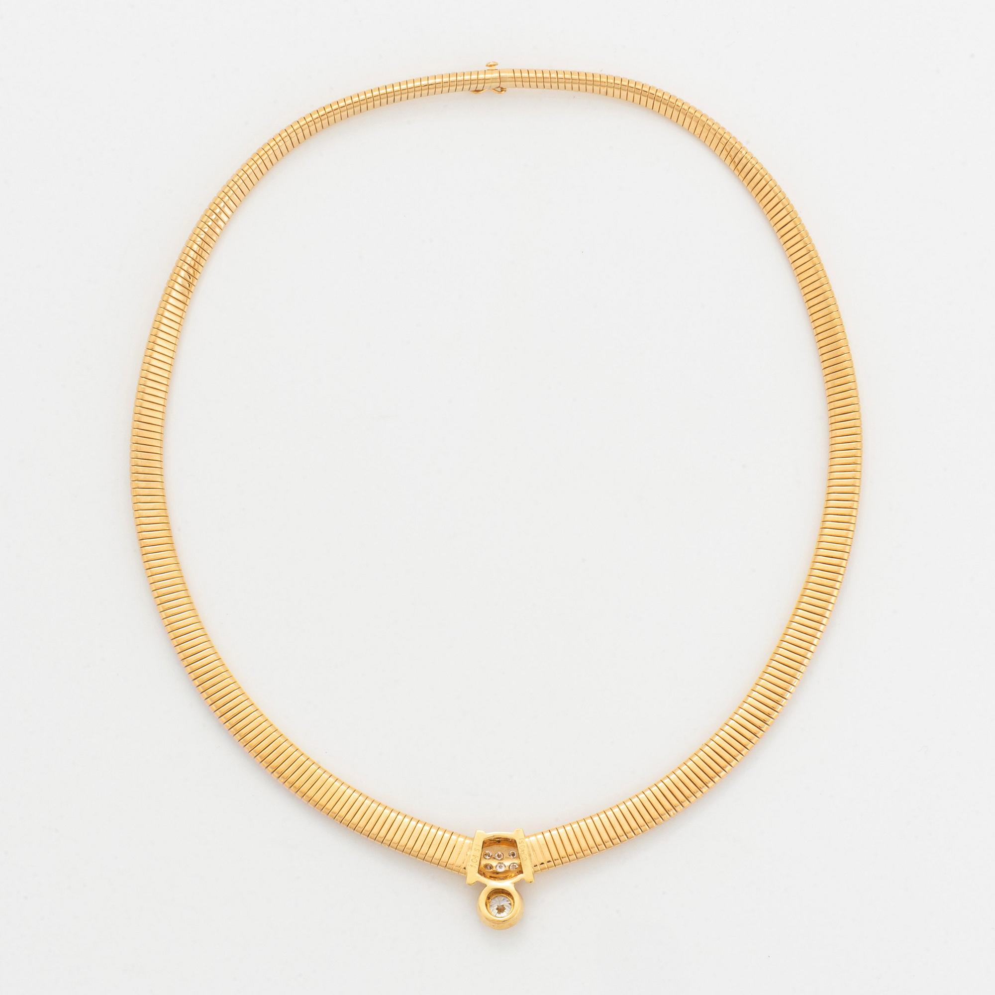An 18K gold necklace set with a round brilliant-cut diamond.