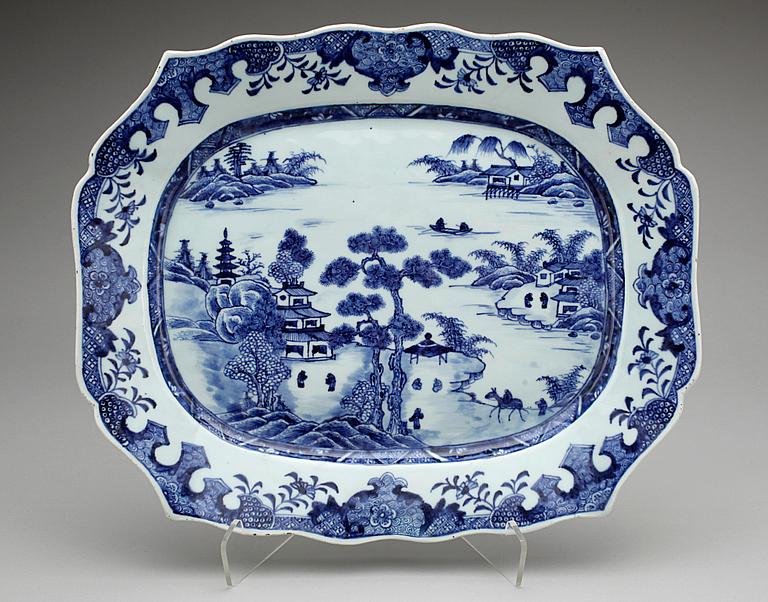 STEKFAT, porslin, Kina, Qianlong (1736-95).