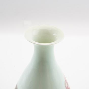 Vase China 20th century eggshell porcelain.