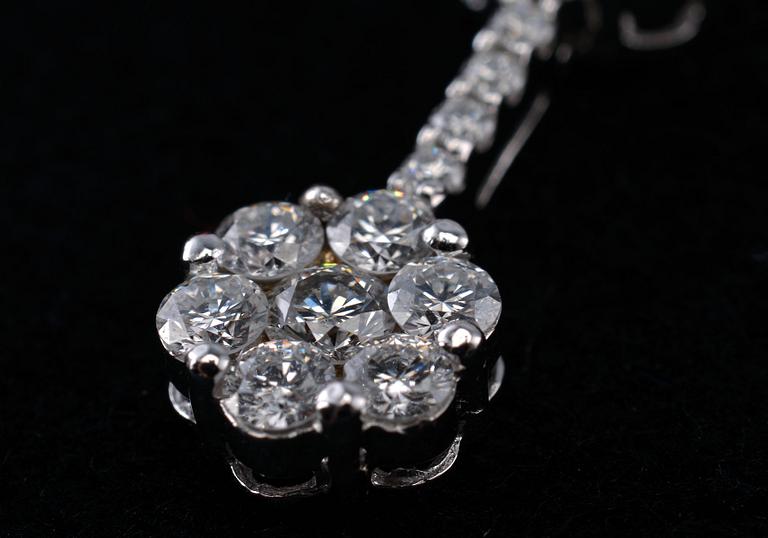 RIIPUS, briljanttihiottuja timantteja n. 1.22 ct. 18 K valkokultaa. Paino 4,2 g.
