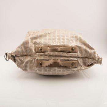 A Chanel bag 21st century.