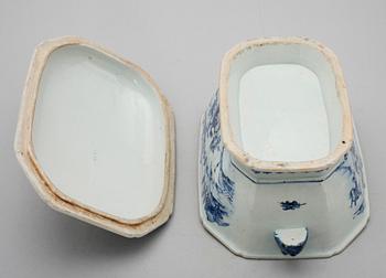 TERRIN MED LOCK, porslin, Kina, Qianlong 1736-1795.