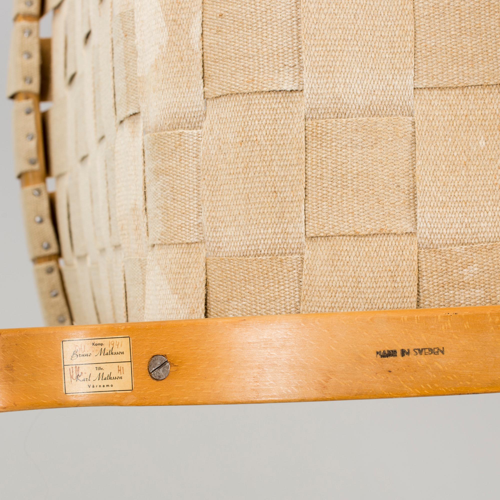 BRUNO MATHSSON, fåtölj "Eva", Brännmärkt och etikettmärkt, Karl Mathsson Värnamo.
