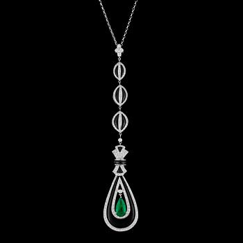 350. COLLIER, droppslipad smaragd 1.46 ct  och briljantslipade diamanter, tot. 1.20 ct.