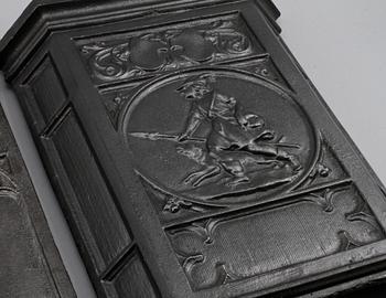 GJUTJÄRNSRELIEFER, ett par, sent 1900-/tidigt 2000-tal.