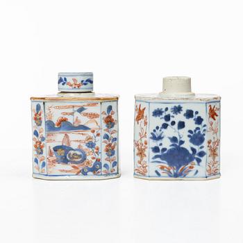 Two Imari porcelain tea caddies, China, Qing dynasty, 18th century.
