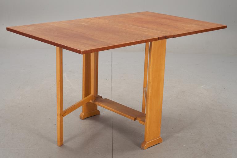 SLAGBORD, "Vapensmeden", design Carl Malmsten. Modellen formgiven 1949.