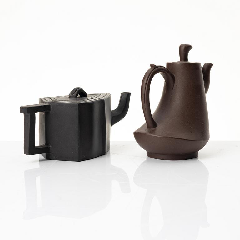 Two Chinese yixing teapots, 1980s.
