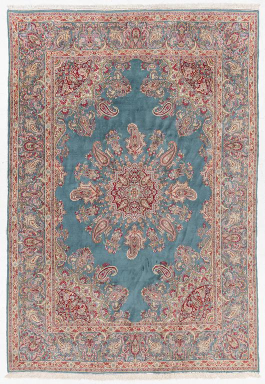 A Kirman carpet, c. 335 x 232 cm.
