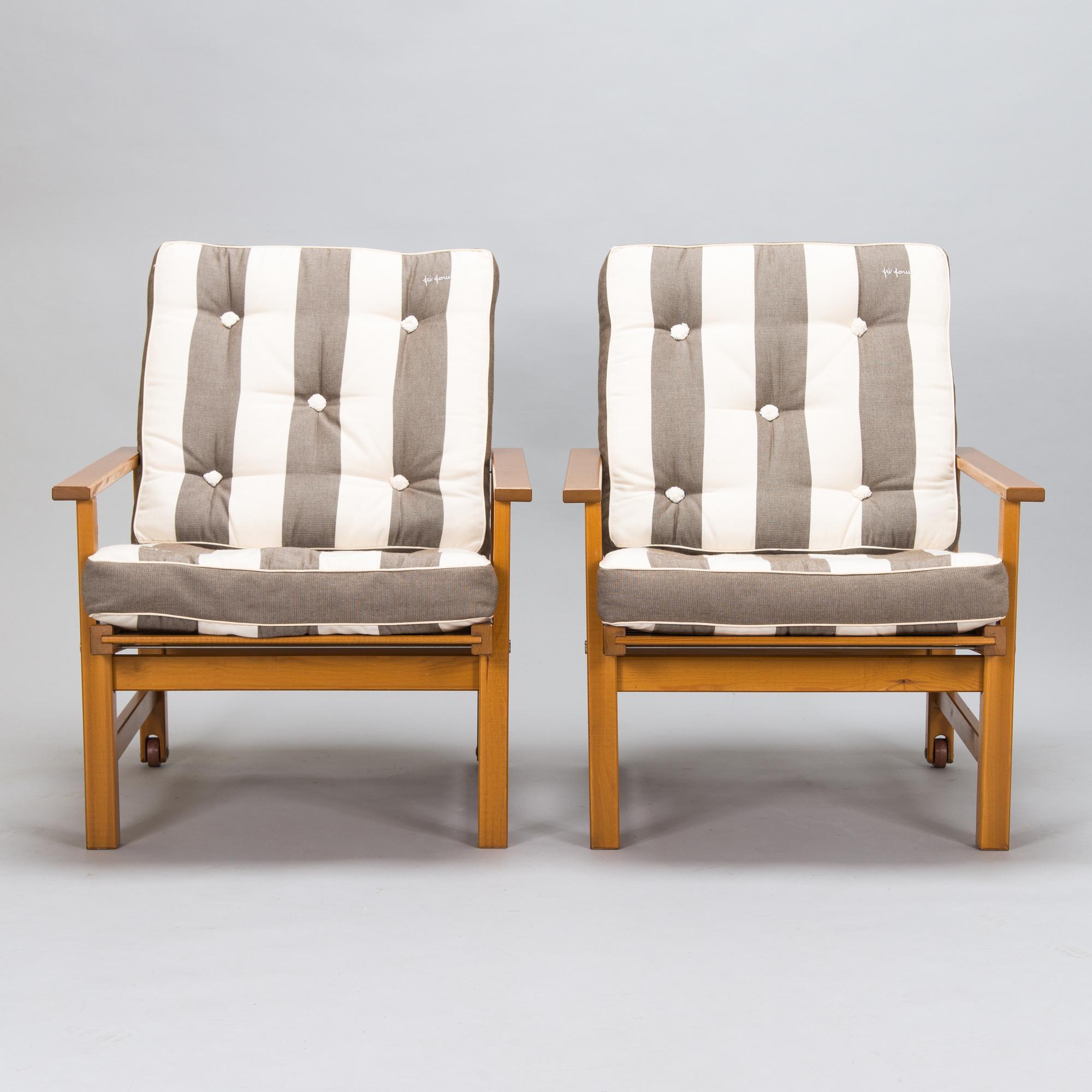Elsa Stackelberg, a garden table and a pair of garden chairs, Fri Form, Edsbruk, Sweden, late 20th century.