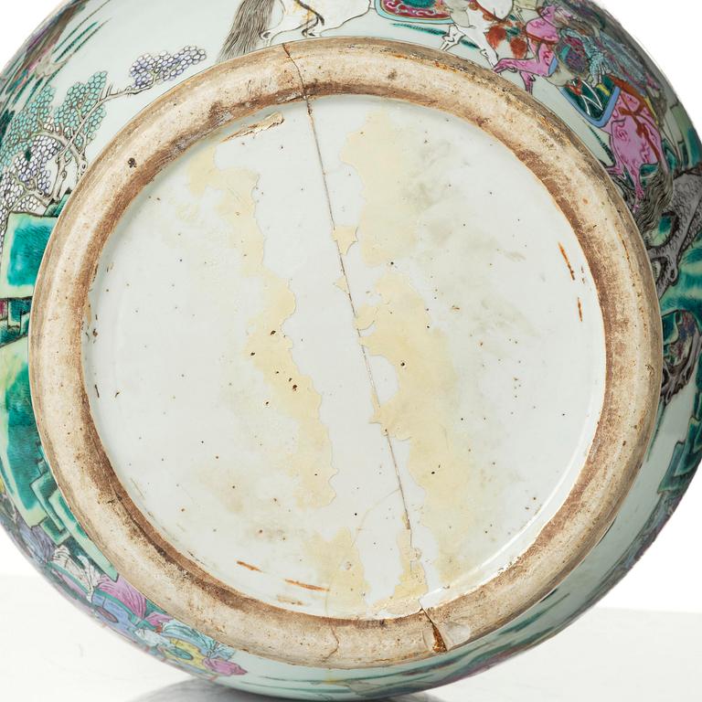 Praktvaser, ett par, porslin. Qingdynastin, 1800-tal.